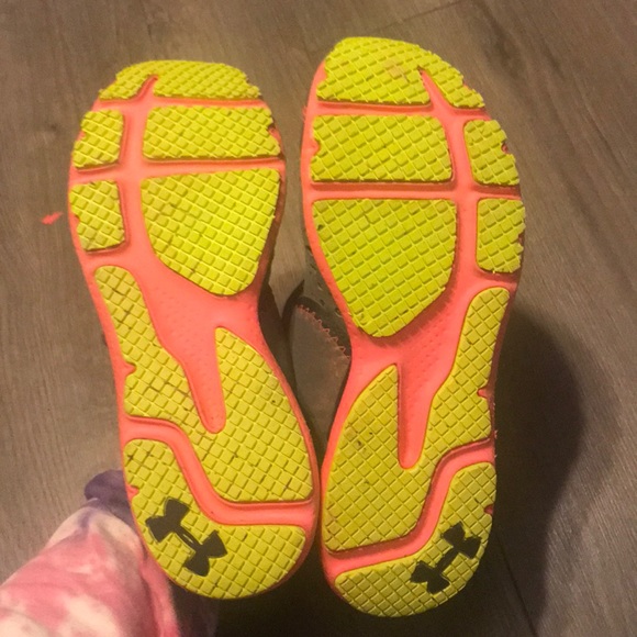 Under Armour Sneakers 8.5 - Picture 3 of 3